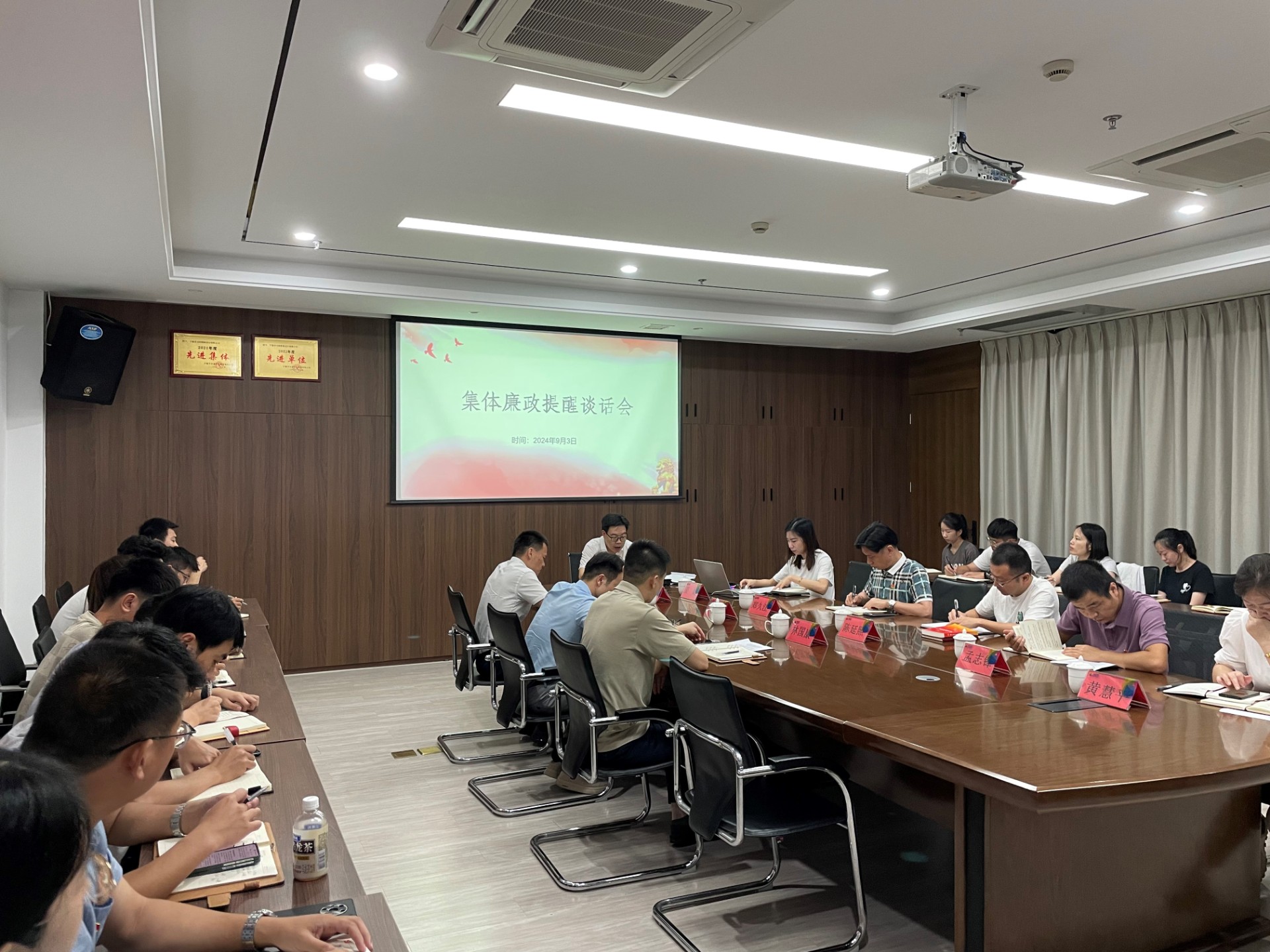 市交投集團(tuán)領(lǐng)導(dǎo)深入市交投物流集團(tuán)市交投勘察設(shè)計公司開展聯(lián)系點工作，葉嵐清拍攝2.jpg